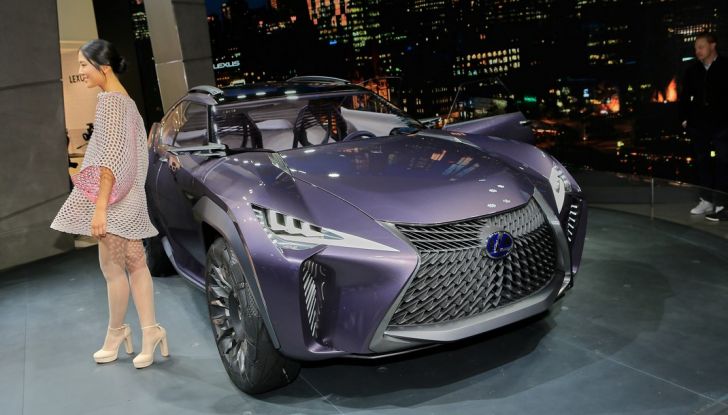Lexus UX Concept: linee estreme ed ologrammi a Parigi 2016 - Foto 13 di 18