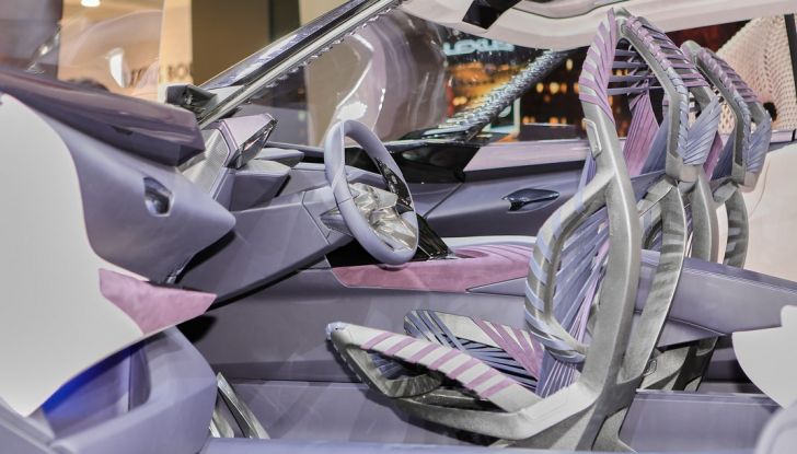 Lexus UX Concept: linee estreme ed ologrammi a Parigi 2016 - Foto 2 di 18