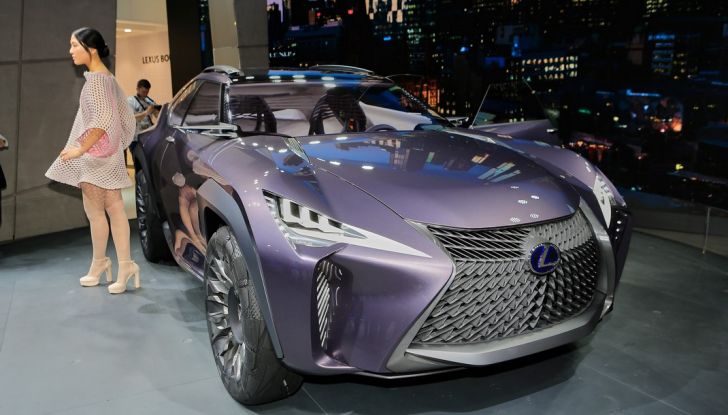 Lexus UX Concept: linee estreme ed ologrammi a Parigi 2016 - Foto 8 di 18