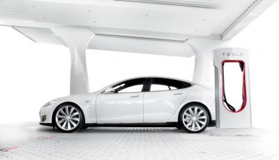 Tesla Supercharger, le nuove tariffe in Europa per viaggiare in elettrico
