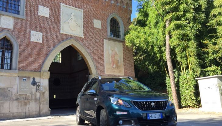 Peugeot 2008 1.6 Hdi 120 CV: prova su strada, allestimenti e motorizzazioni - Foto 2 di 15