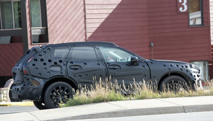 Volvo XC60, nuove foto spia del SUV svedese - Foto 7 di 15