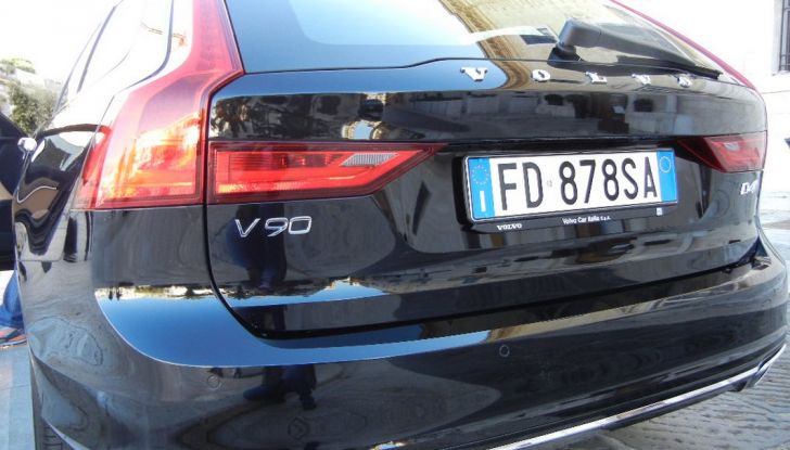Nuova Volvo S90 prova su strada, motori, prestazioni e prezzi - Foto 12 di 26