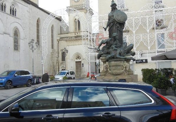 Nuova Volvo S90 prova su strada, motori, prestazioni e prezzi - Foto 18 di 26