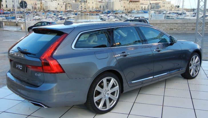 Nuova Volvo S90 prova su strada, motori, prestazioni e prezzi - Foto 4 di 26