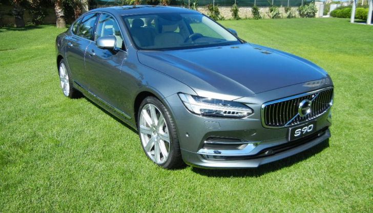 Nuova Volvo S90 prova su strada, motori, prestazioni e prezzi - Foto 1 di 26