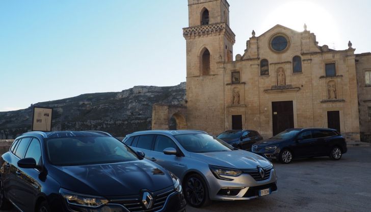 Nuova Renault Megane Sporter prova su strada, prezzi e motorizzazioni - Foto 3 di 56