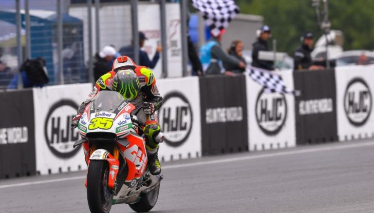 Risultati MotoGP 2016, Valencia: Lorenzo vince l’ultima gara della stagione, Rossi quarto - Foto 16 di 19