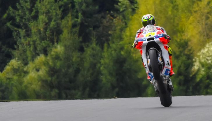 Risultati MotoGP 2016, Valencia: Lorenzo vince l’ultima gara della stagione, Rossi quarto - Foto 10 di 19