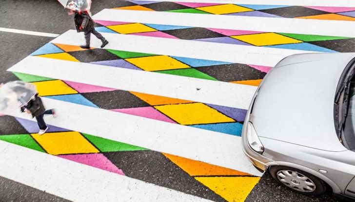 A Madrid le strisce pedonali diventano colorate opere d’arte - Foto 7 di 12