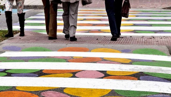 A Madrid le strisce pedonali diventano colorate opere d’arte - Foto 9 di 12