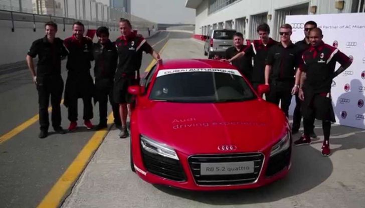 Maurizio Crozza sorpreso da CHI a bordo di una potente Audi R8 V10 Coupè - Foto 5 di 11