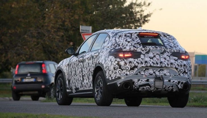 Alfa Romeo Stelvio, ultime immagini spia prima del debutto a Los Angeles - Foto 11 di 11
