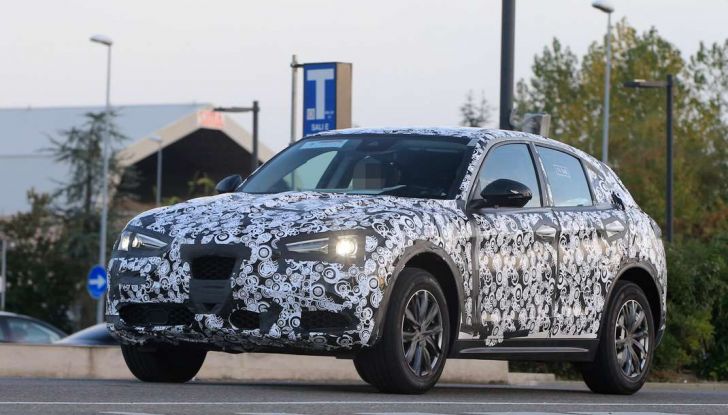 Alfa Romeo Stelvio, ultime immagini spia prima del debutto a Los Angeles - Foto 5 di 11