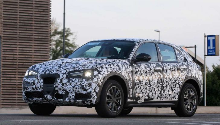 Alfa Romeo Stelvio, ultime immagini spia prima del debutto a Los Angeles - Foto 1 di 11