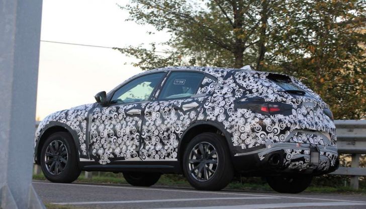 Alfa Romeo Stelvio, ultime immagini spia prima del debutto a Los Angeles - Foto 6 di 11