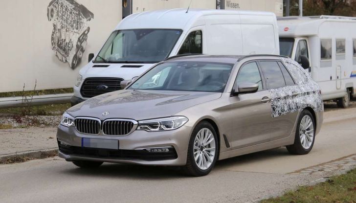 bmw 5 series touring nuove foto spia con minori camuffature 1