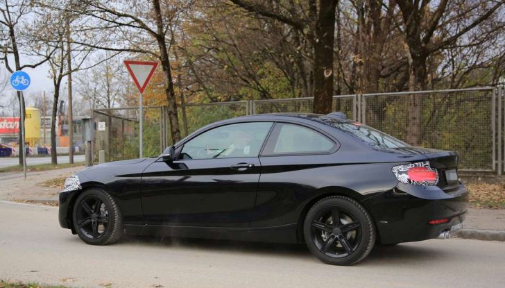 bmw serie 2 coupe foto spia del restyling di meta carriera 12