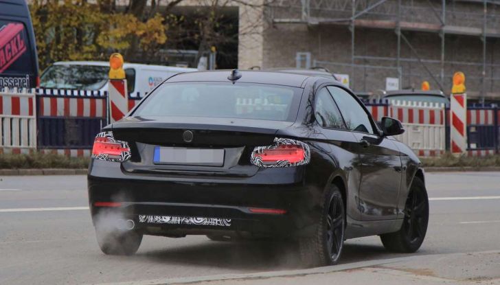 bmw serie 2 coupe foto spia del restyling di meta carriera