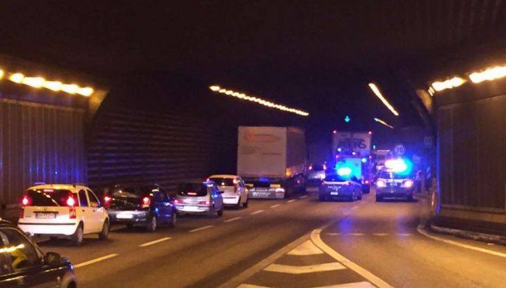 Cosa fare in caso di incidente d’auto in galleria - Foto 5 di 6