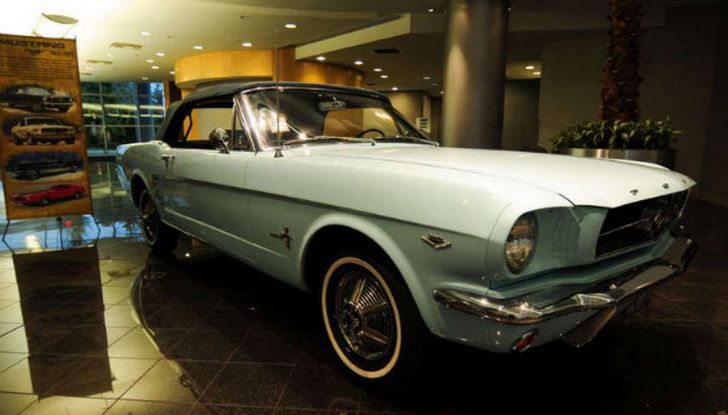 Ford Mustang V8 5.0 per i 97 anni.