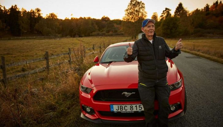 Ford Mustang V8 5.0 per i 97 anni.