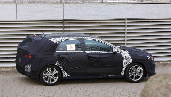 Kia Ceed 2017, prime immagini spia della nuova generazione - Foto 10 di 16