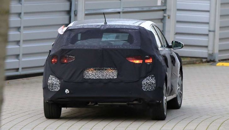 Kia Ceed 2017, prime immagini spia della nuova generazione - Foto 15 di 16