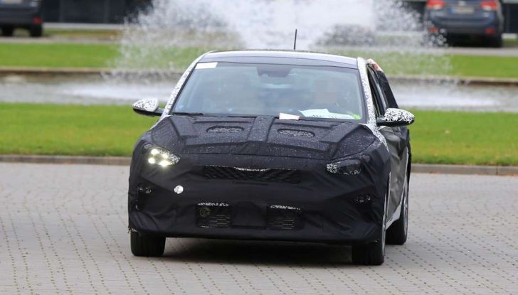 Kia Ceed 2017, prime immagini spia della nuova generazione - Foto 3 di 16