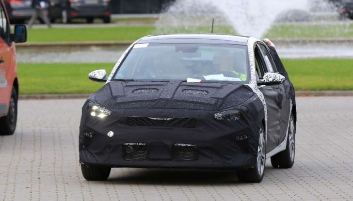Kia Ceed 2017, prime immagini spia della nuova generazione - Foto 4 di 16
