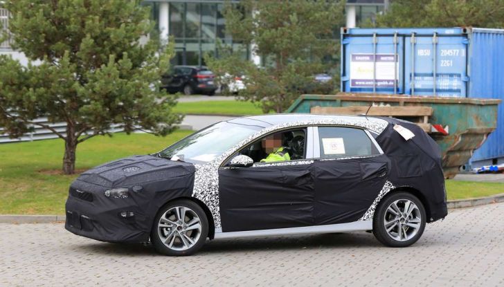 Kia Ceed 2017, prime immagini spia della nuova generazione - Foto 6 di 16