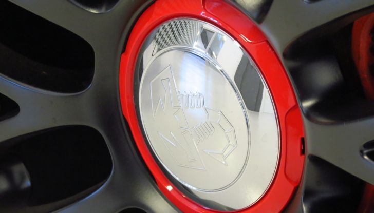 lapo elkann vende la fiat 500 pied de poule e non solo 23