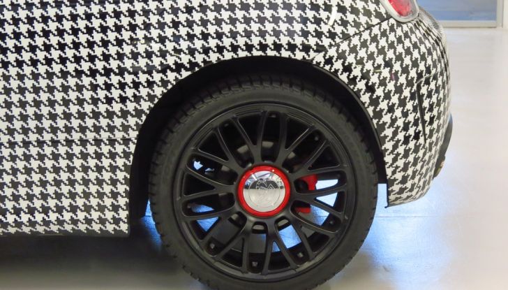 lapo elkann vende la fiat 500 pied de poule e non solo 36