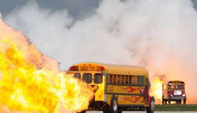 Lo scuolabus più veloce al mondo: motore a reazione e 590 km orari!