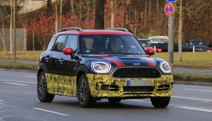 MINI Countryman John Cooper Works, foto spia con meno camuffature - Foto 1 di 7