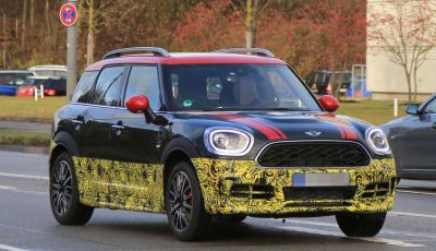MINI Countryman John Cooper Works, foto spia con meno camuffature