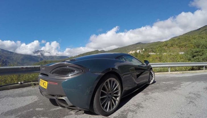 McLaren 570GT prova su strada e prestazioni - Foto 1 di 20