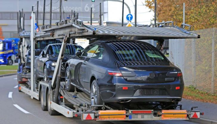 Nuova Mercedes Classe E Coupé, foto spia della versione quasi definitiva - Foto 6 di 22