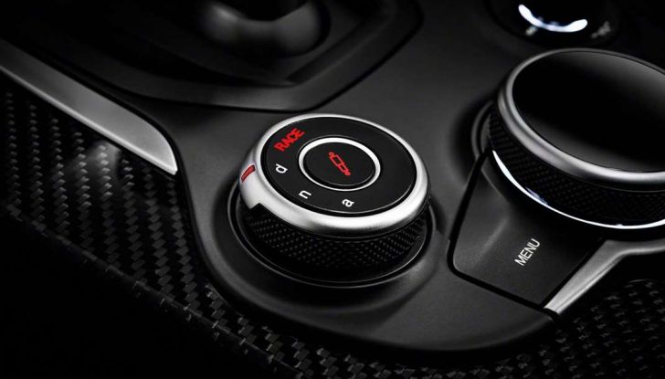 Alfa Romeo Stelvio, il motore 2.2 Diesel 180 CV amplia la gamma - Foto 11 di 25