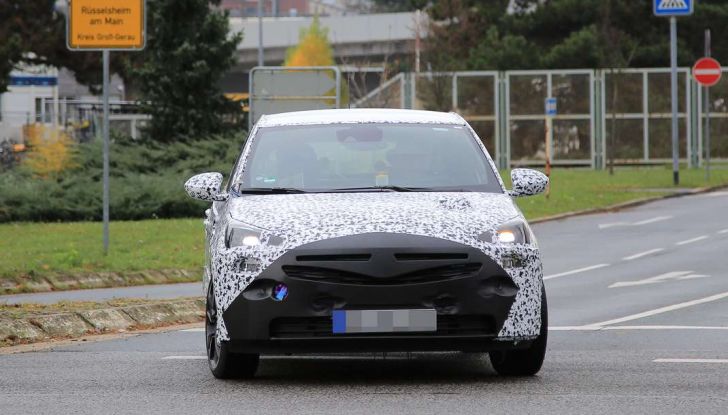 Opel Corsa 5 porte, prime foto spia dei test su strada - Foto 12 di 19