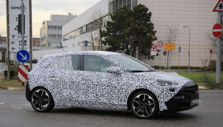 Opel Corsa 5 porte, prime foto spia dei test su strada - Foto 15 di 19