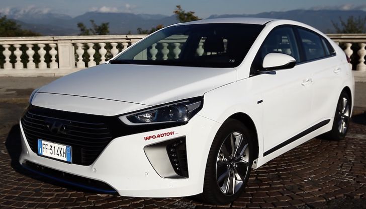 Hyundai Ioniq Hybrid 2016: la nostra prova su strada - Foto 2 di 31