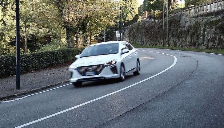 Hyundai Ioniq Hybrid 2016: la nostra prova su strada - Foto 6 di 31