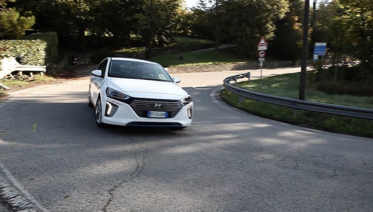 Hyundai Ioniq Hybrid 2016: la nostra prova su strada - Foto 8 di 31