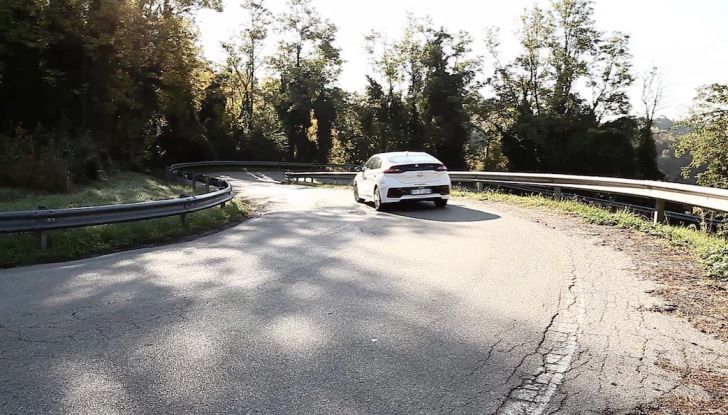 Hyundai Ioniq Hybrid 2016: la nostra prova su strada - Foto 9 di 31