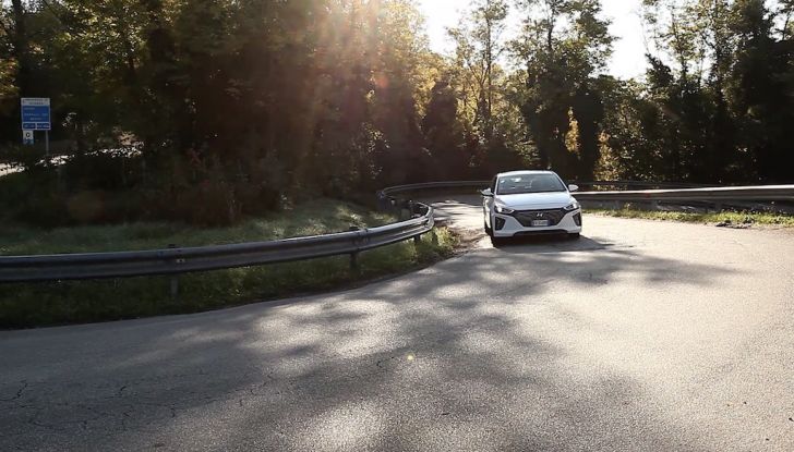 Hyundai Ioniq Hybrid 2016: la nostra prova su strada - Foto 11 di 31