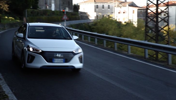 Hyundai Ioniq Hybrid 2016: la nostra prova su strada - Foto 14 di 31