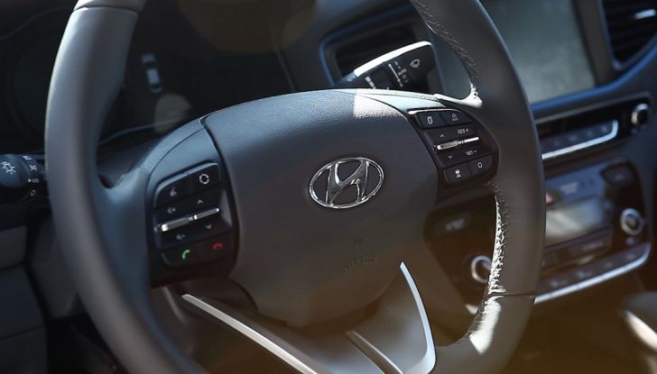 Hyundai Ioniq Hybrid 2016: la nostra prova su strada - Foto 18 di 31