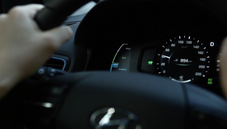 Hyundai Ioniq Hybrid 2016: la nostra prova su strada - Foto 28 di 31