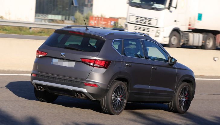 Seat Ateca Cupra, foto spia del SUV sportivo da 290 cavalli - Foto 9 di 10